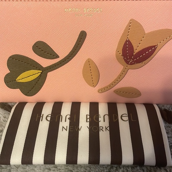 2x Host Pick 4/25 🎉🎊!! Henri Bendel Pink Floral Appliqué Long Wallet - Picture 3 of 10